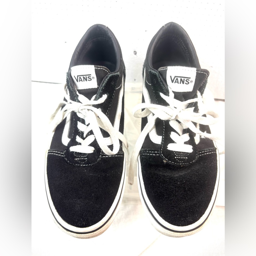 Vans 6 Youth Low Top Lace Up Suede & Canvas Sneakers Shoes Black White